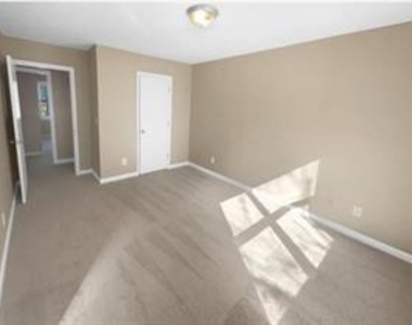 688 Stratford Green - Photo Thumbnail 13