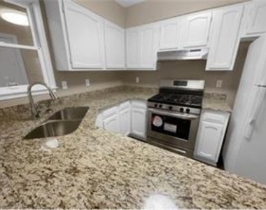 688 Stratford Green - Photo Thumbnail 8
