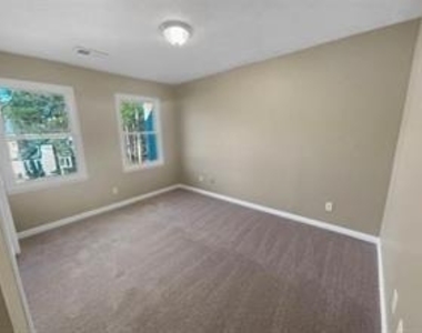 688 Stratford Green - Photo Thumbnail 17