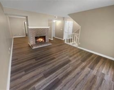 688 Stratford Green - Photo Thumbnail 2