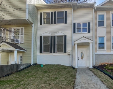 688 Stratford Green - Photo Thumbnail 1