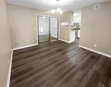688 Stratford Green - Photo Thumbnail 5