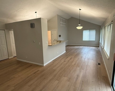 3064 Long Grove Lane - Photo Thumbnail 3
