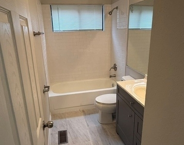 3064 Long Grove Lane - Photo Thumbnail 17