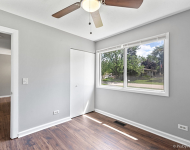 240 Bristol Way - Photo Thumbnail 12