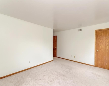 1102 Country Drive - Photo Thumbnail 27