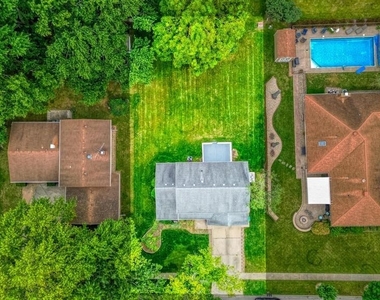 1102 Country Drive - Photo Thumbnail 37