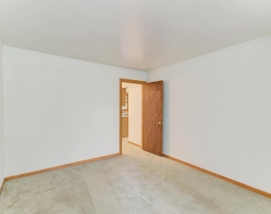 1102 Country Drive - Photo Thumbnail 16