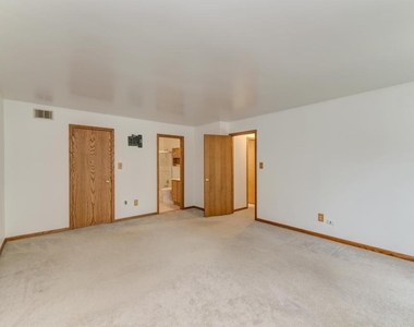 1102 Country Drive - Photo Thumbnail 22