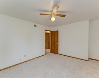 1102 Country Drive - Photo Thumbnail 26