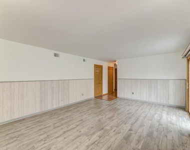 1102 Country Drive - Photo Thumbnail 19