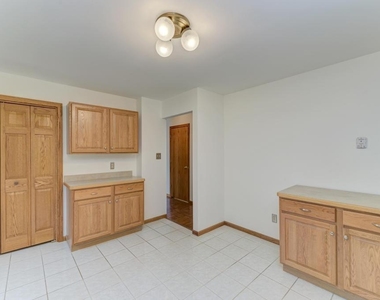1102 Country Drive - Photo Thumbnail 11