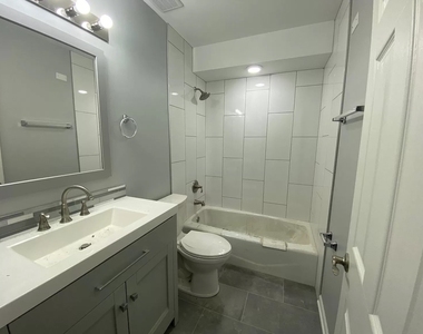 446 N Ardmore Avenue - Photo Thumbnail 3