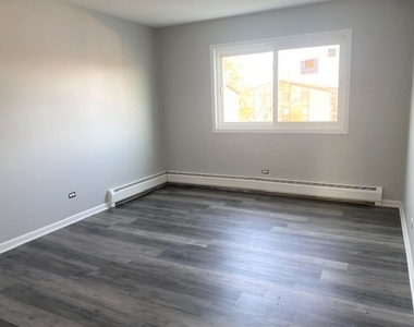 446 N Ardmore Avenue - Photo Thumbnail 4