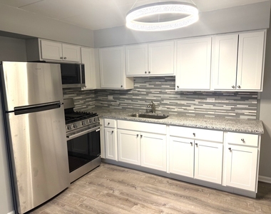 446 N Ardmore Avenue - Photo Thumbnail 1