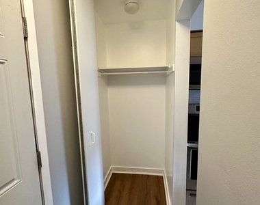 7120 N Sheridan Road - Photo Thumbnail 2