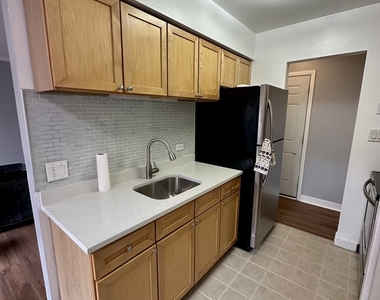 7120 N Sheridan Road - Photo Thumbnail 4