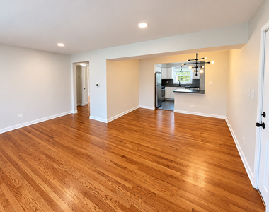 225 W Johnson Street - Photo Thumbnail 3