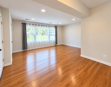 225 W Johnson Street - Photo Thumbnail 4