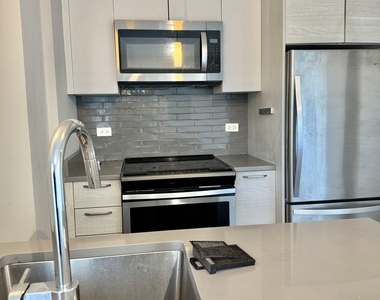 2407 W Eastwood Avenue - Photo Thumbnail 1