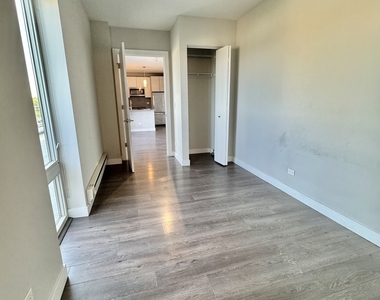 2407 W Eastwood Avenue - Photo Thumbnail 5