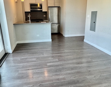 2407 W Eastwood Avenue - Photo Thumbnail 7