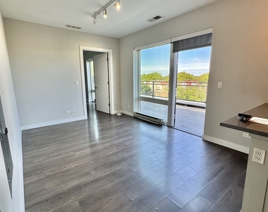 2407 W Eastwood Avenue - Photo Thumbnail 4