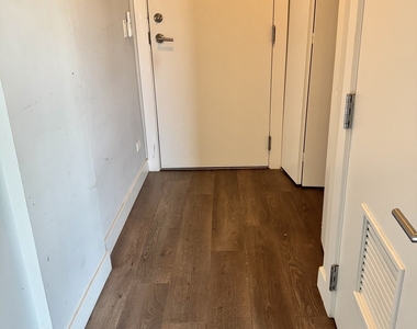 2407 W Eastwood Avenue - Photo Thumbnail 11