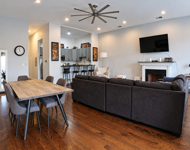 125 S Western Avenue - Photo Thumbnail 2