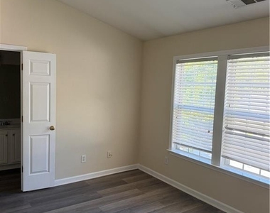 4021 Howell Park Road - Photo Thumbnail 18