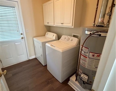 4021 Howell Park Road - Photo Thumbnail 4