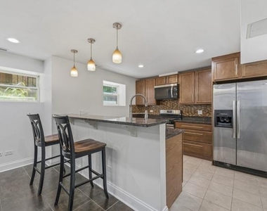 7733 N Marshfield Avenue - Photo Thumbnail 2