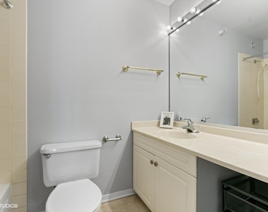 70 W Huron Street - Photo Thumbnail 8