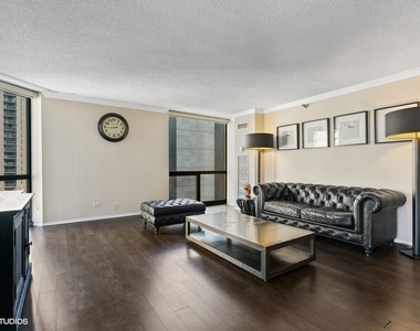 70 W Huron Street - Photo Thumbnail 2