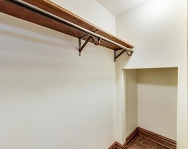 4850 N Albany Avenue - Photo Thumbnail 10