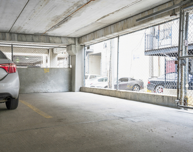 550 W Surf Street - Photo Thumbnail 19