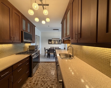 550 W Surf Street - Photo Thumbnail 5