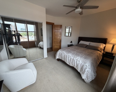 550 W Surf Street - Photo Thumbnail 12