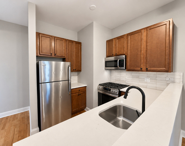 1830 W Superior Street - Photo Thumbnail 2