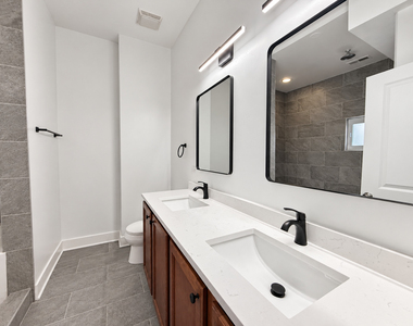 1830 W Superior Street - Photo Thumbnail 9