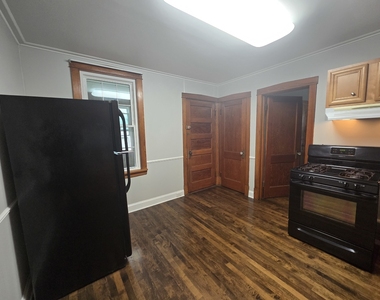 4116 N Maplewood Avenue - Photo Thumbnail 7