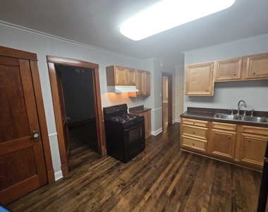 4116 N Maplewood Avenue - Photo Thumbnail 5