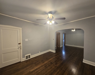 4116 N Maplewood Avenue - Photo Thumbnail 2