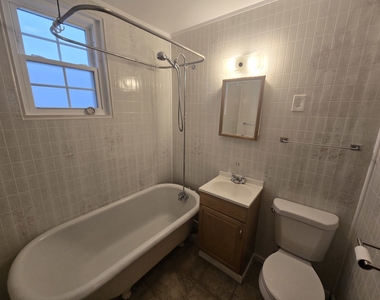 4116 N Maplewood Avenue - Photo Thumbnail 9