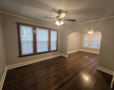 4116 N Maplewood Avenue - Photo Thumbnail 4