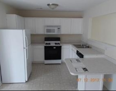 1085 Symphony Drive - Photo Thumbnail 4