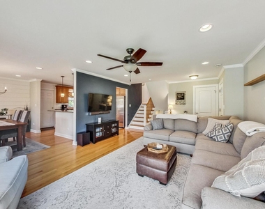 1105 W Miner Street - Photo Thumbnail 3