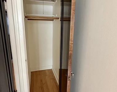 1436 W Thome Avenue - Photo Thumbnail 7