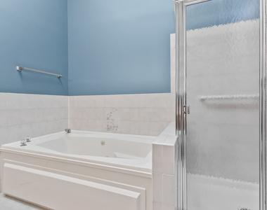 933 W Essex Place - Photo Thumbnail 9