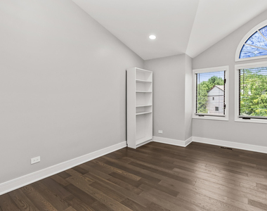 933 W Essex Place - Photo Thumbnail 10